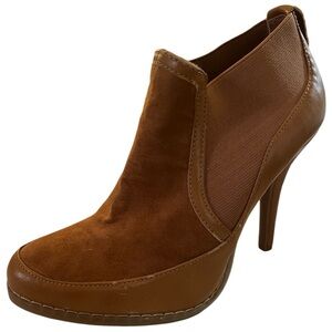 BCBG Paris Light Brown Boho Faux Leather & Suede High 4” Heel Ankle Boots Size 7